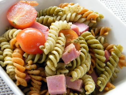 Pesto-Pasta met hamblokjes